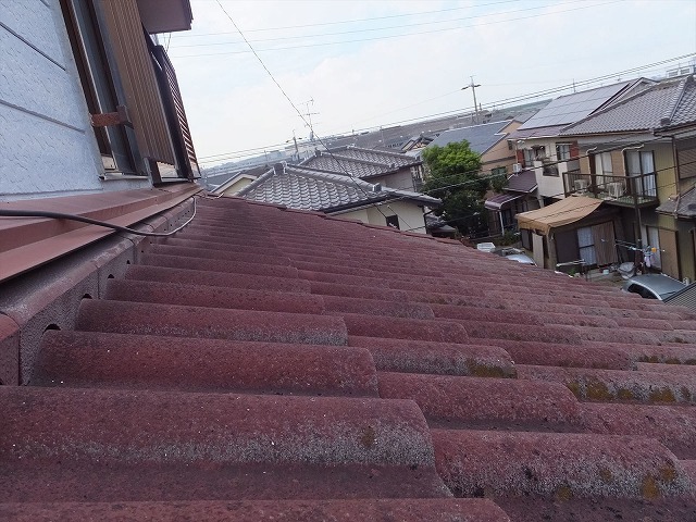 劣化が進んでいる下屋根